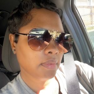 Meet your Posher, Aja